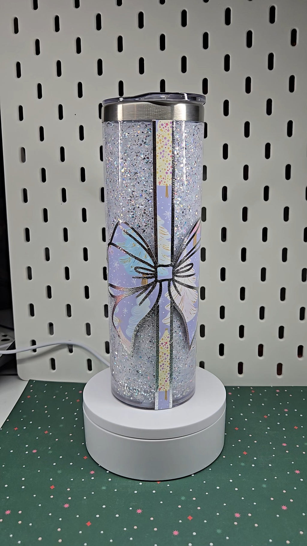 🎀 Elegant Holiday Bow Glitter Tumbler with Handle | Christmas Gift Mug | Handmade Epoxy Tumbler | Winter Sparkle Drinkware