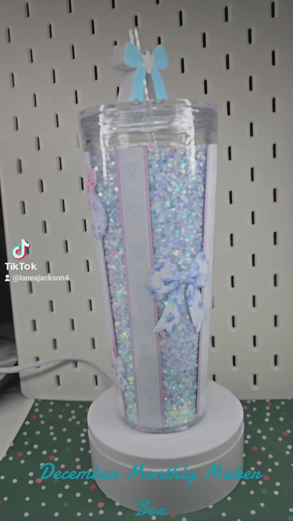 🤍 Blue & White Christmas Ornament Glitter Tumbler | Elegant Holiday Cup | Handmade Epoxy Tumbler | Classic Winter Drinkware
