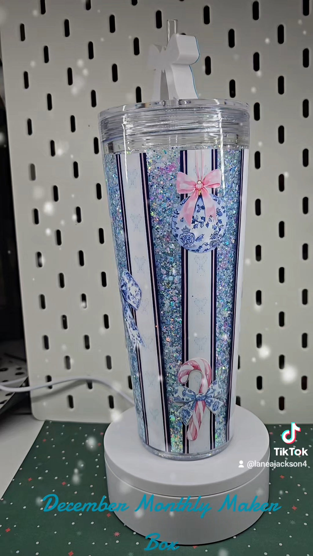 🤍 Blue & White Christmas Ornament Glitter Tumbler | Elegant Holiday Cup | Handmade Epoxy Tumbler | Classic Winter Drinkware